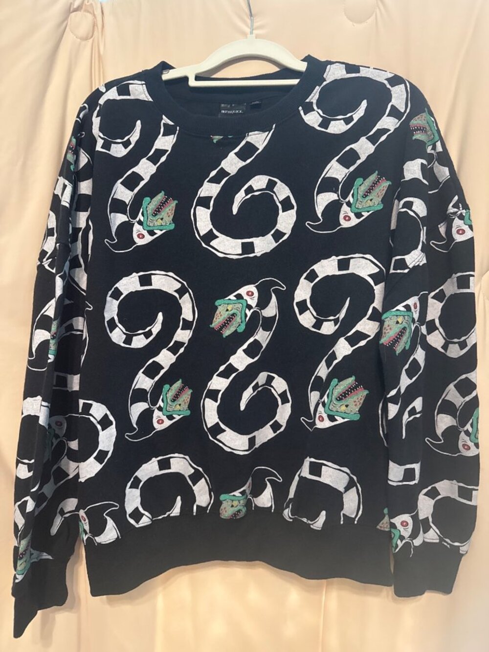 Beetlejuice Sweatshirt Sz Large Sandworm